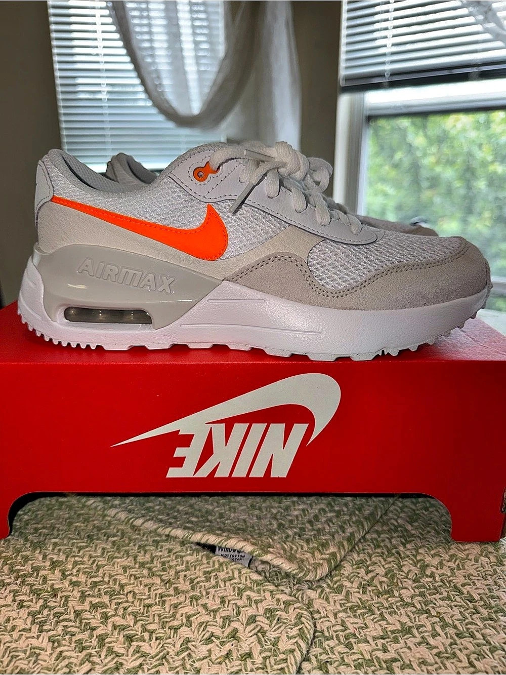 Nike Air Max System (GS) ) Sneakers White & Orange kids 7Y NWT box no lid!!